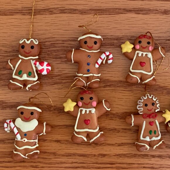 ONE DOZEN MINIATURE GINGERBREAD MEN AND WOMEN, CHRISTMAS DECORATIONS, LIKE NEW - Picture 2 of 3